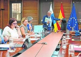 Imagen de archivo de una reunión del Consejo de Gobierno de Canarias presidida por Ángel Víctor Torres.