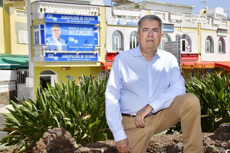 Marco Aurelio Pérez, en una foto reciente y frente a la sede de su partido.