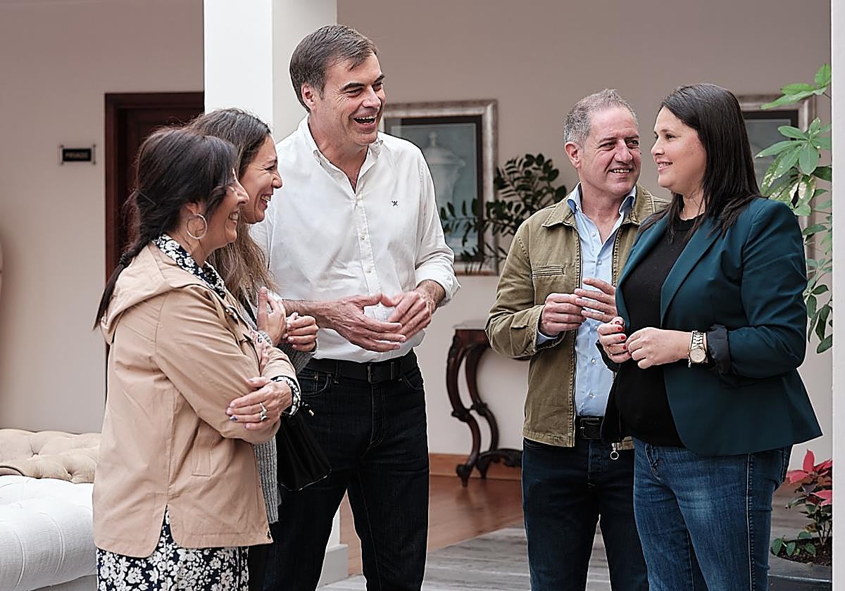 Dunia Alvaro, Jessica de León, Fernando Enseñat, Gustavo Berriel y Esther Hernández.