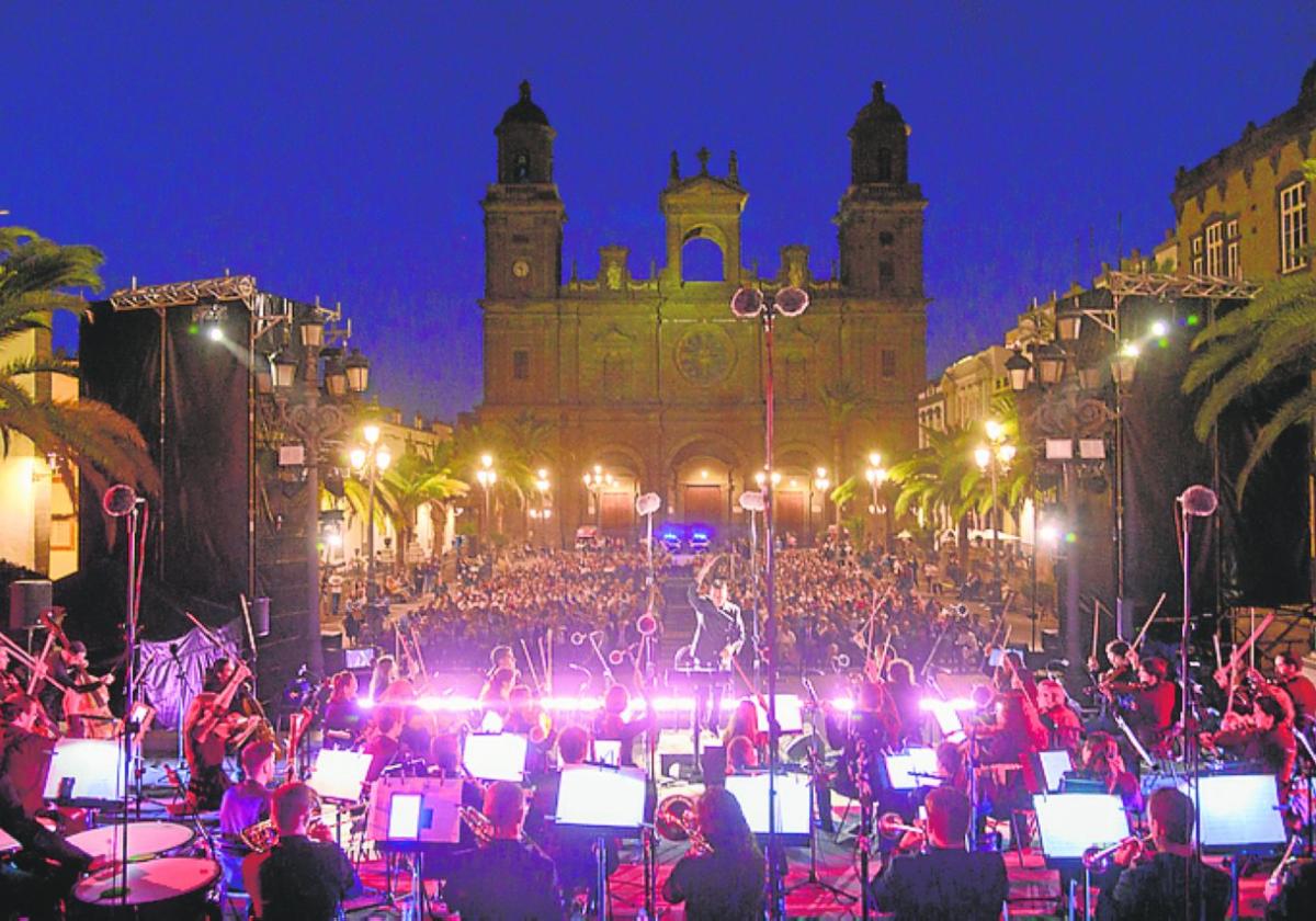 Las fiestas fundacionales arrancan con la orquesta sinfónica a ritmo de tango