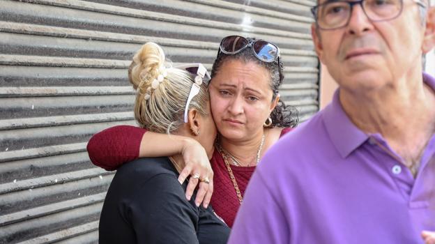 Levantamiento del cadáver de la mujer fallecida en Las Canteras.