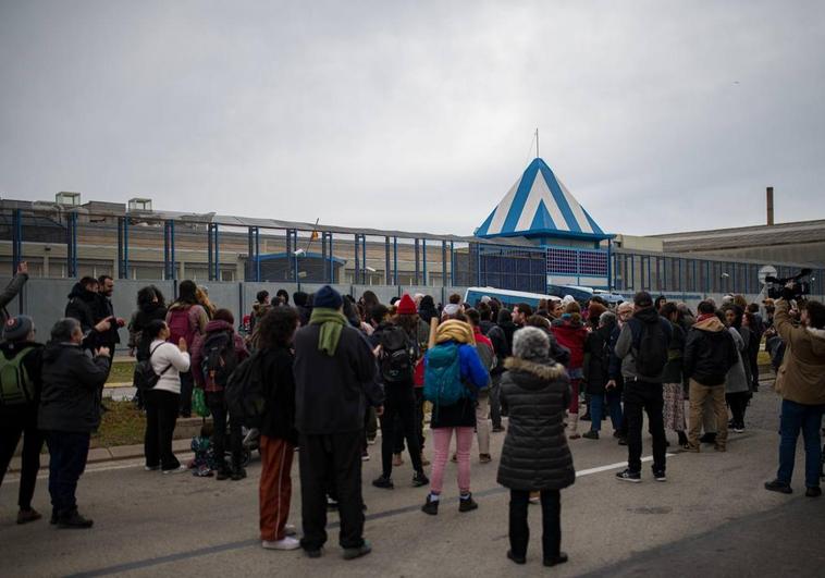 Alertan de las trabas para denunciar las agresiones a migrantes en los CIE