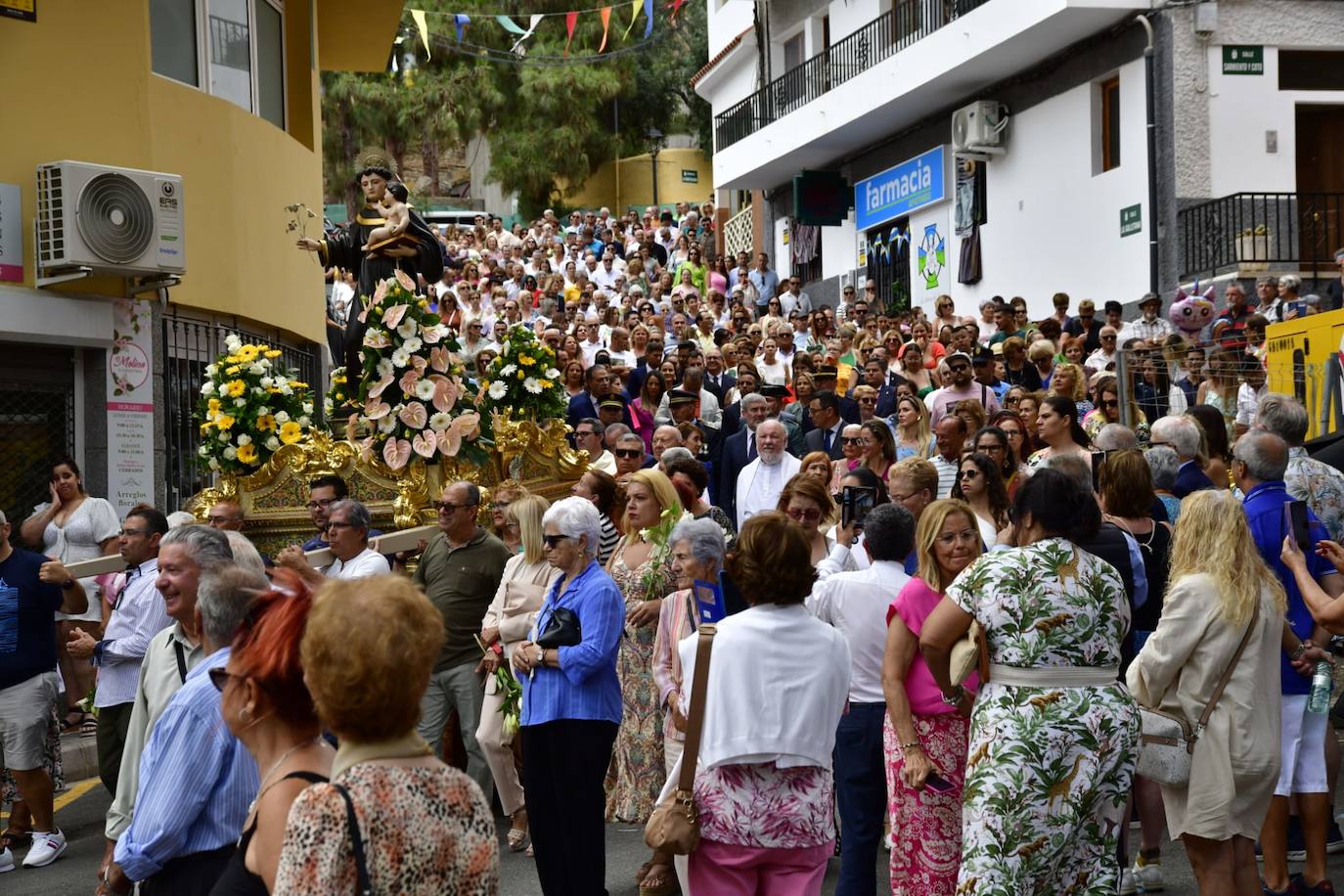 Más políticos que santos en la procesión de San Antonio el Chico en Mogán