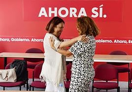 La socialista Carmen Luz Vargas (izquierda) saluda a Gemma Martínez, de USP.