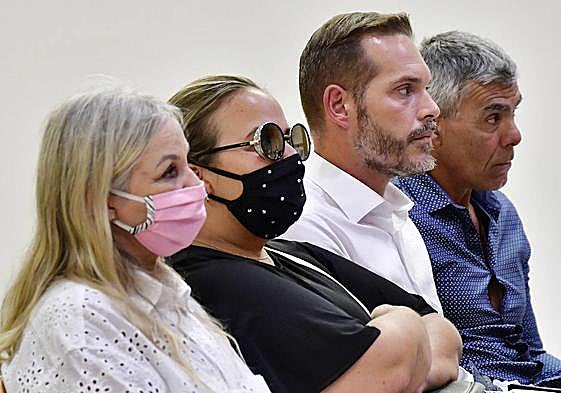 De izquierda a derecha, Lenita Burman, Nicole Mentado, Airam del Pino M.G. y Antonio Luis Mentado.