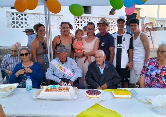Antoñito cumple 100 años de vida entre Vega de Río Palmas y Ajuy