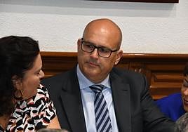 Arencibia, entre Celeste López y Minerva Alonso.