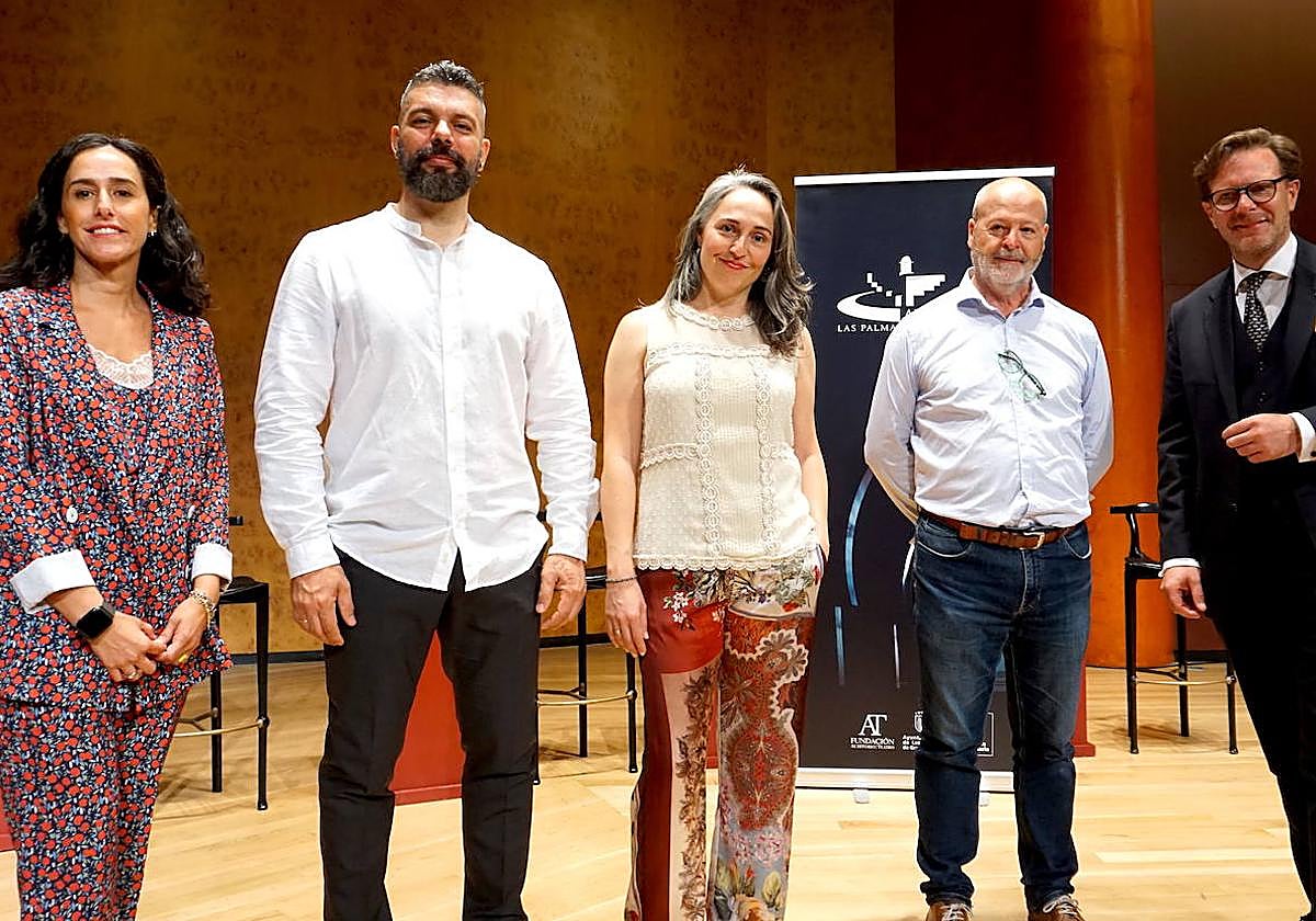 De izquierda a derecha, Amayra Peñate, David Crespo, Laura Vega, José María Montes y Tilman Kuttenkeuler, este martes en el Auditorio Alfredo Kraus.