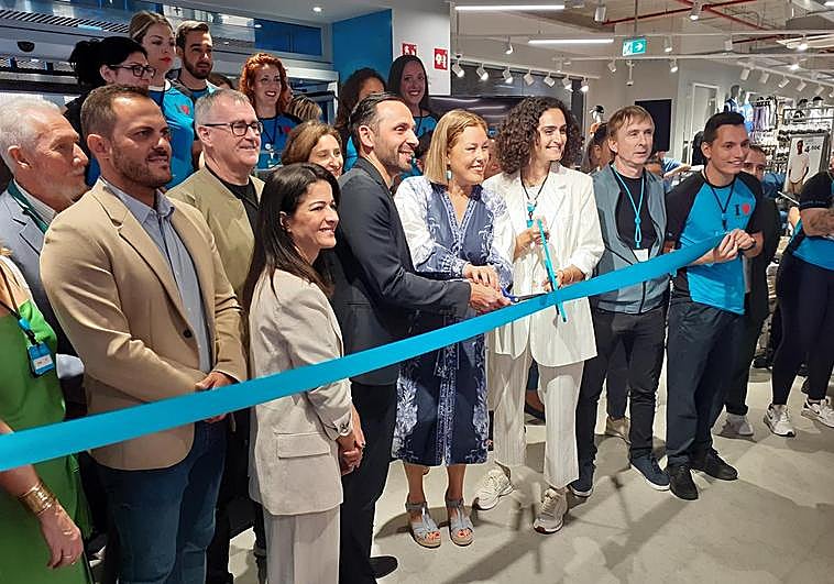 Corte de cinta en Primark.