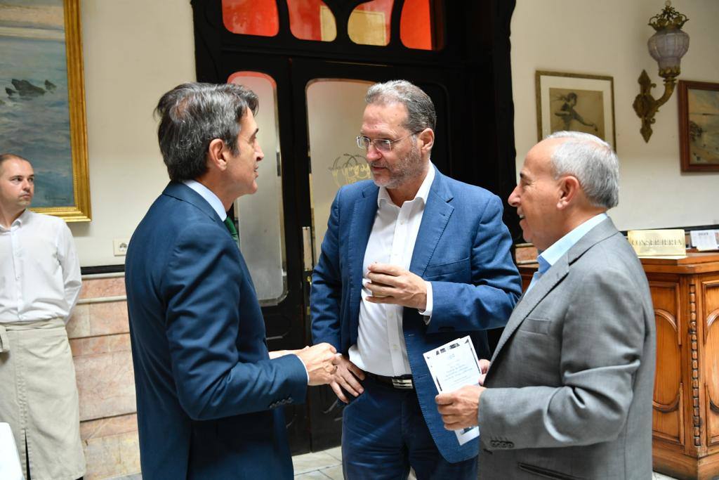 La comunidad de directivos canarios abordan los restos del futuro