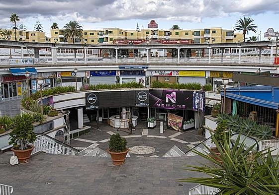 Foto de archivo de una vista general del centro comercial Plaza, en Playa del Inglés.