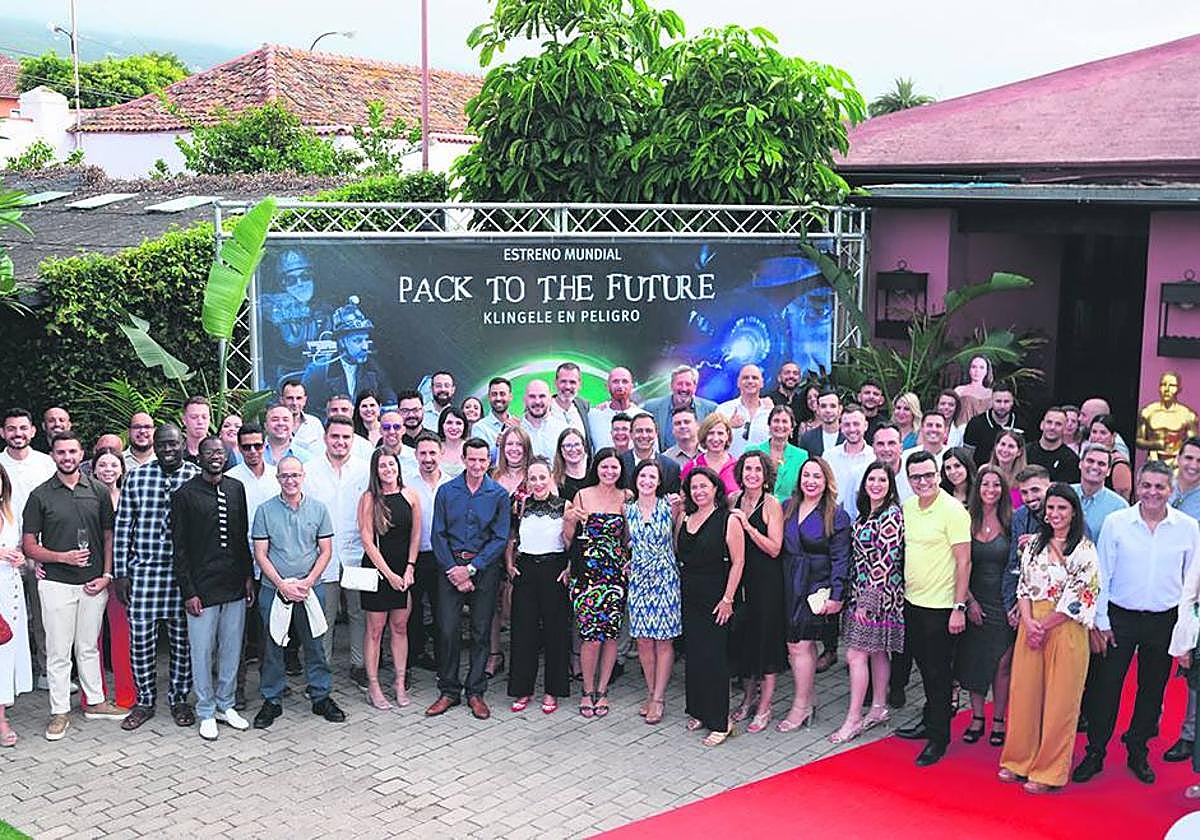 Klingele rinde un tributo de película a sus empleados