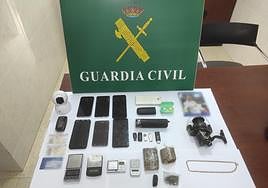 Imagen del material incautado por la Guardia Civil.