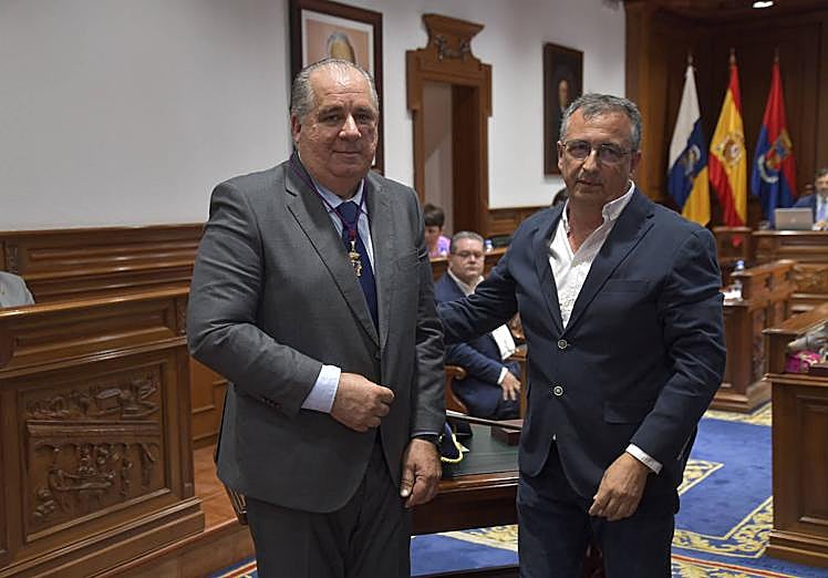 Martel, a la izquierda, junto a Juan Francisco Artiles.