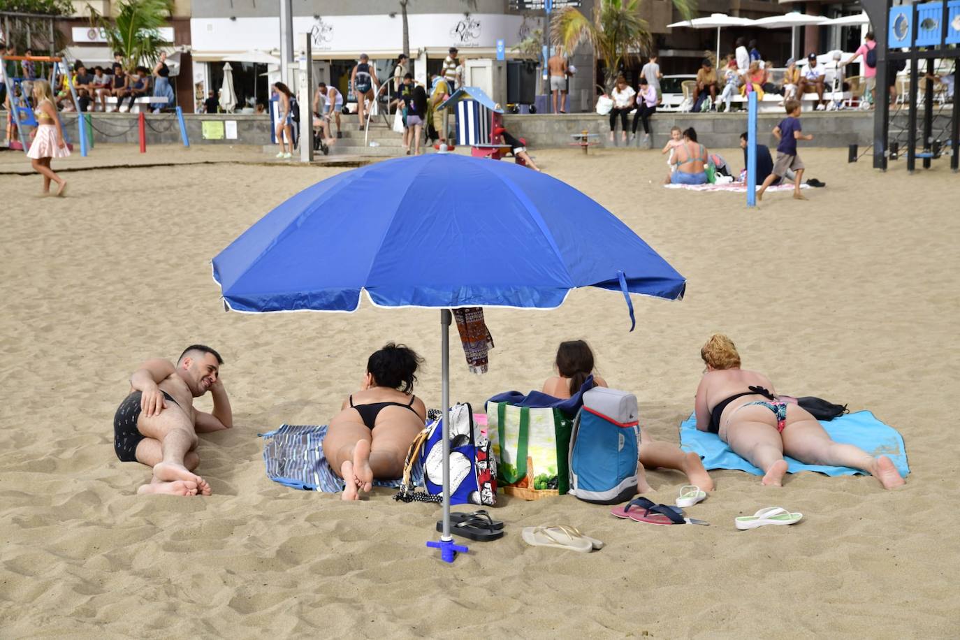 Las Canteras, preparada para los fuegos de San Juan