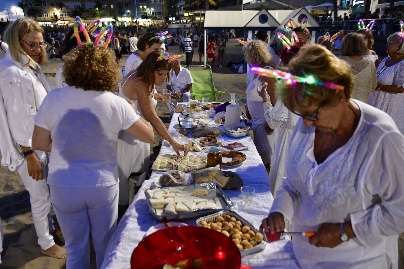 Las Canteras, preparada para los fuegos de San Juan
