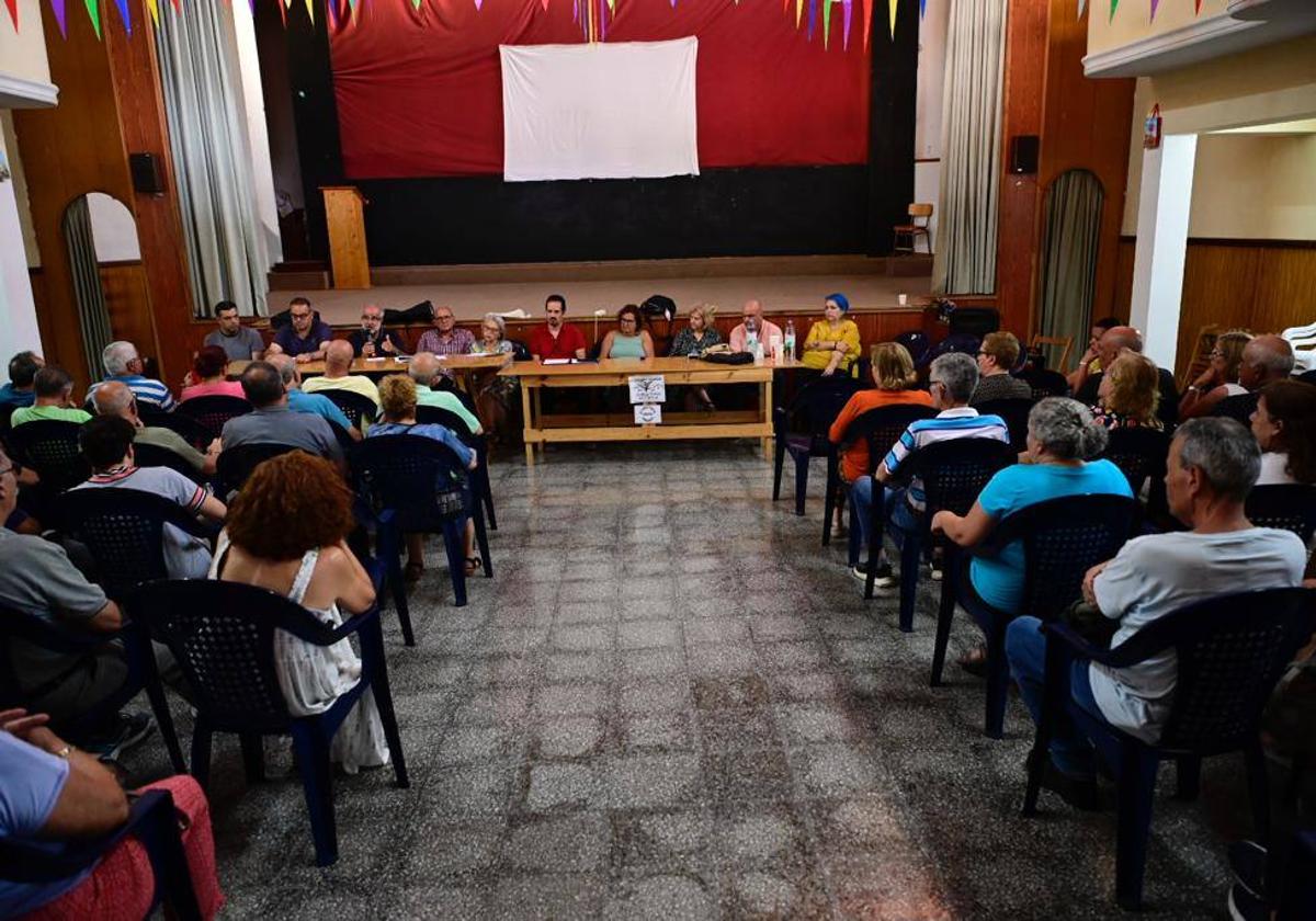 La plataforma Justicia Social Carrizal se reúne con el nuevo alcalde del municipio
