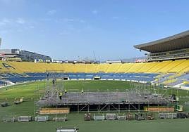 Comienza a montarse el escenario en Siete Palmas.