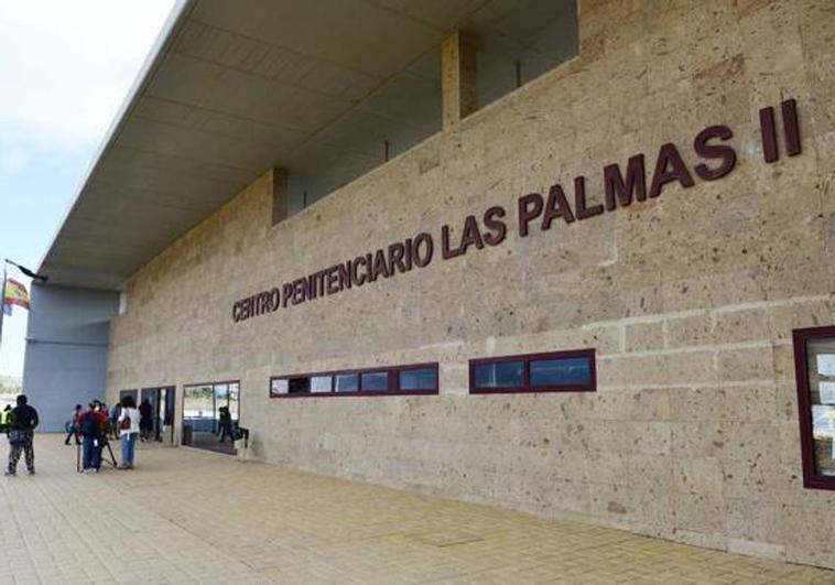 Un preso propina múltiples puñetazos a un funcionario de prisión de Las Palmas II