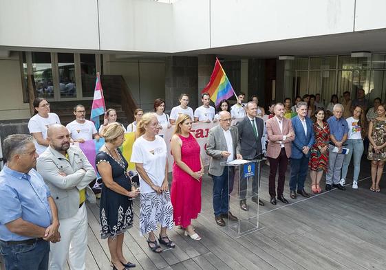 En la mañana de este miércoles, 28 de junio, se leyó un manifiesto con motivo del día del Orgullo LGTBI.