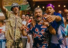 Bejo, Pepe Benavente y Lass Suga, en el videoclip de 'Amanecí sin ti'.