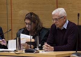 Imagen de archivo del hombre acusado de matar a su jefe durante una sesión del juicio.