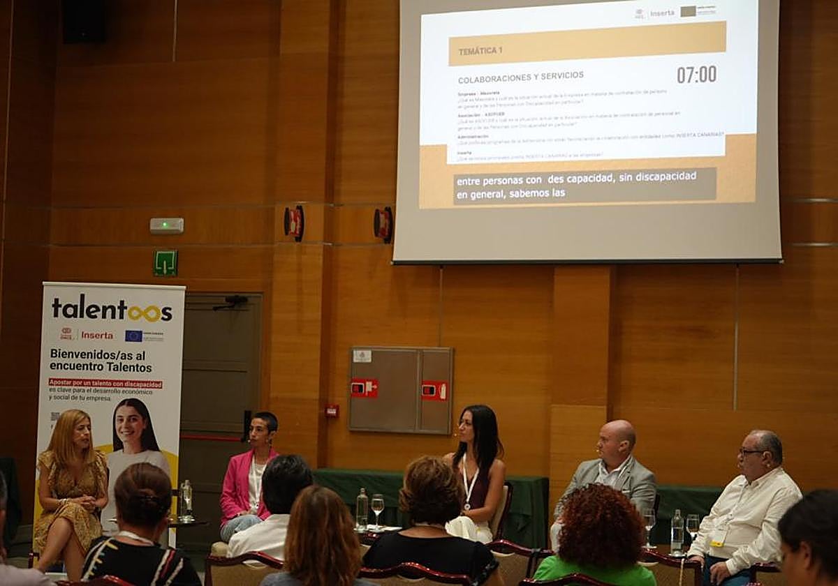 El encuentro de Fuerteventura cierra el programa Talentos de la fundación Once, en la foto durante la mesa redonda.