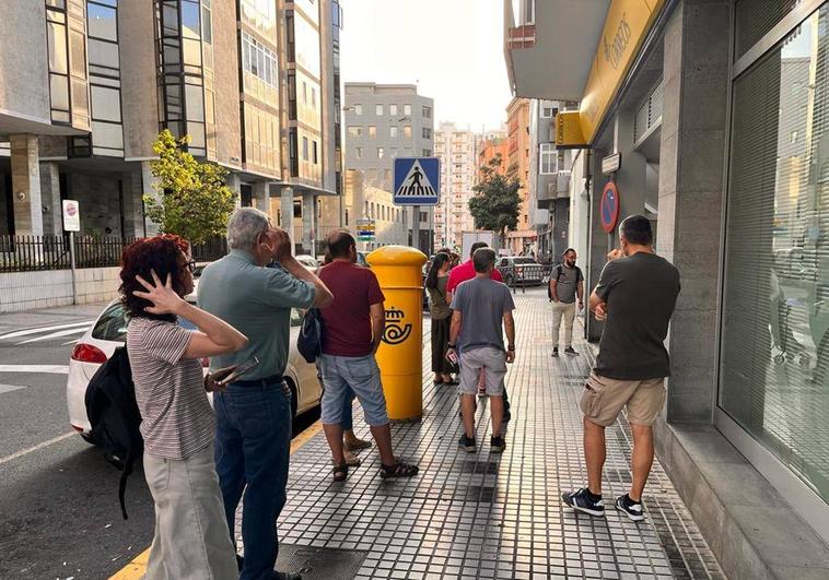 El voto por correo colapsa las oficinas sin que se haya reforzado la plantilla