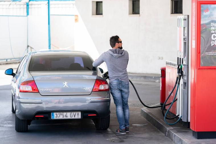Canarias es la región donde menos baja el precio del combustible y más suben los márgenes brutos
