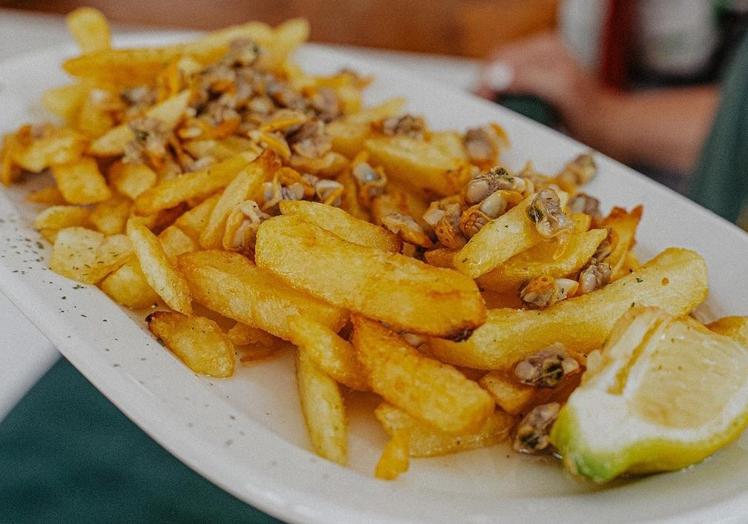 Papas fritas con berberecho, La Marillanos.