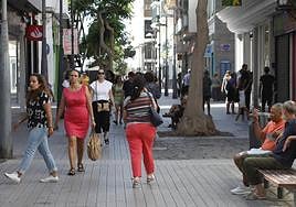 Población por la calle Real de Arrecife a mediados de esta misma semana.