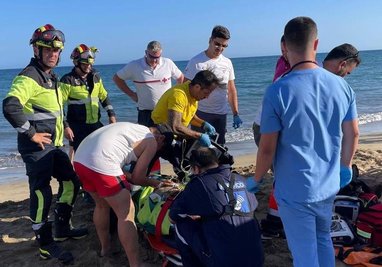 Un joven de 23 años, grave tras ser rescatado del mar en Maspalomas