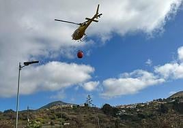 Medios de seguridad actúan en la zona donde se formó el fuego.