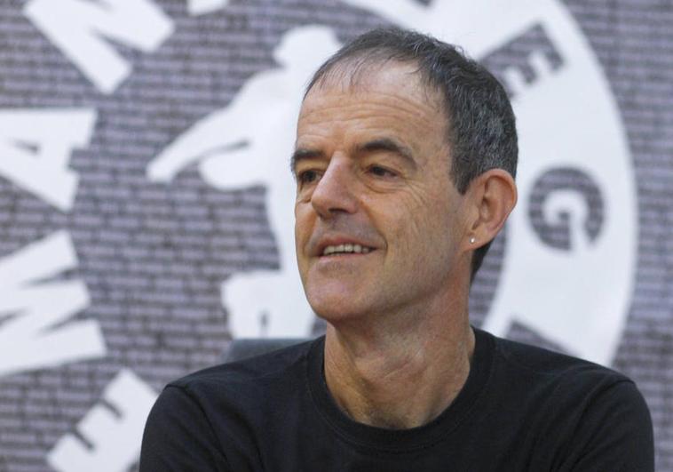 Jon Arretxe homenajeará a Alexis Ravelo en su nueva novela