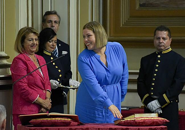 La presidenta del Parlamento, Astrid Pérez.