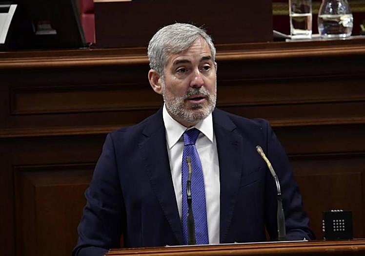 El presidente de CC, Fernando Clavijo, en el Pleno para su investidura como presidente de Canarias.