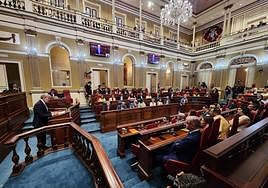 Fernando Clavijo abrió el pleno con un discurso de poco más de una hora.