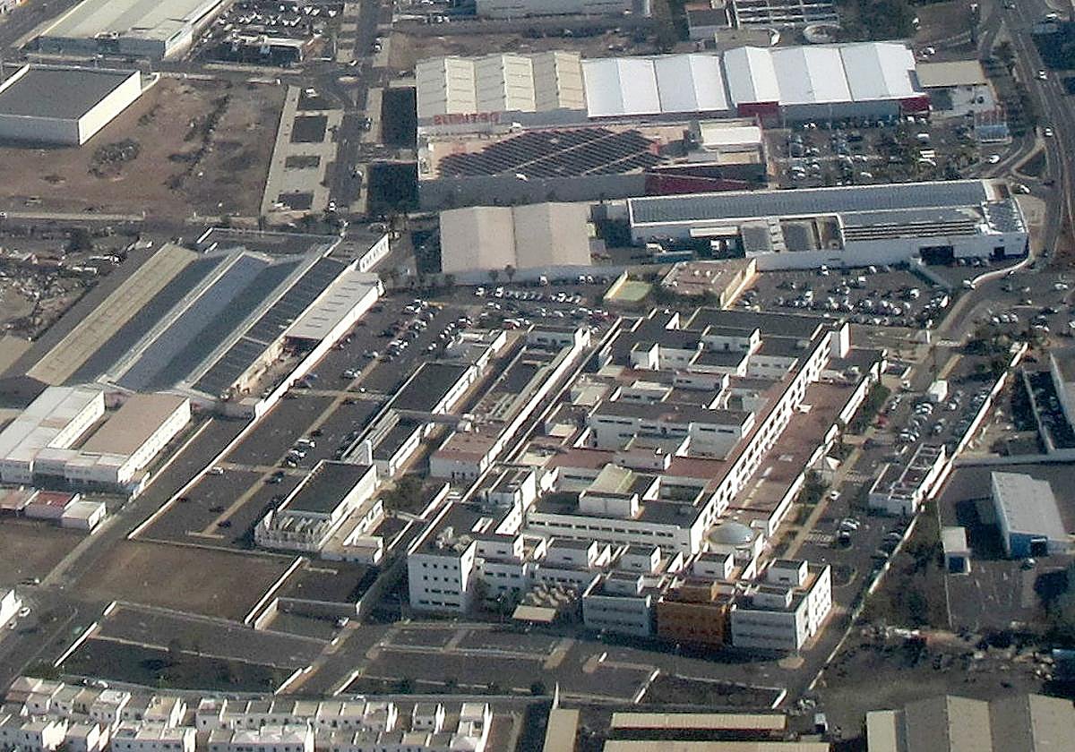 Vista aérea de la cubierta del Hospital Doctor José Molina Orosa, en Arrecife.