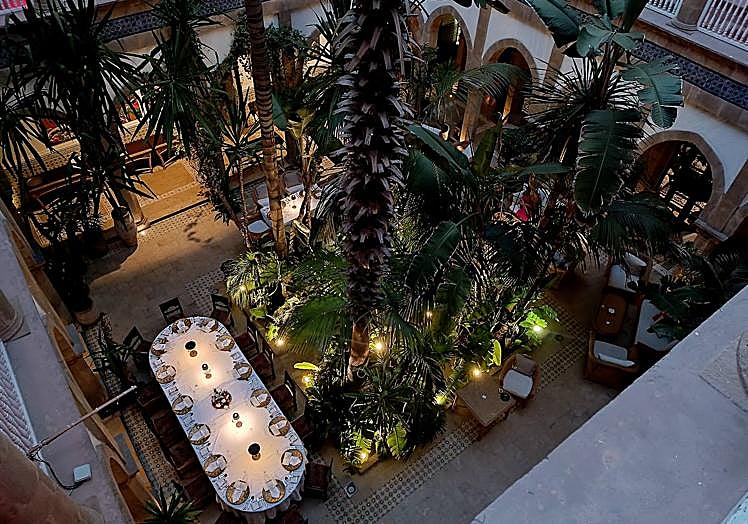 Patio de L'Heure Bleue Palais.