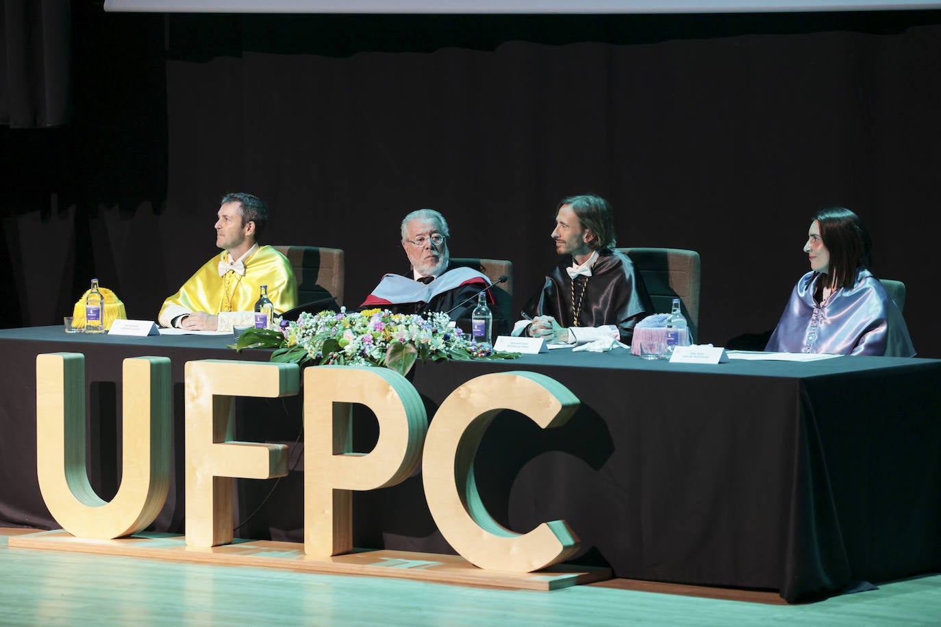 La Fernando Pessoa entrega las orlas en su nuevo paraninfo