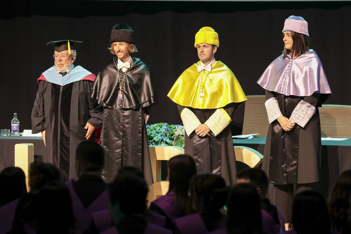 La Fernando Pessoa entrega las orlas en su nuevo paraninfo