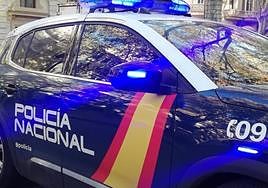 Un joven amenaza con un cuchillo al recepcionista de una pensión