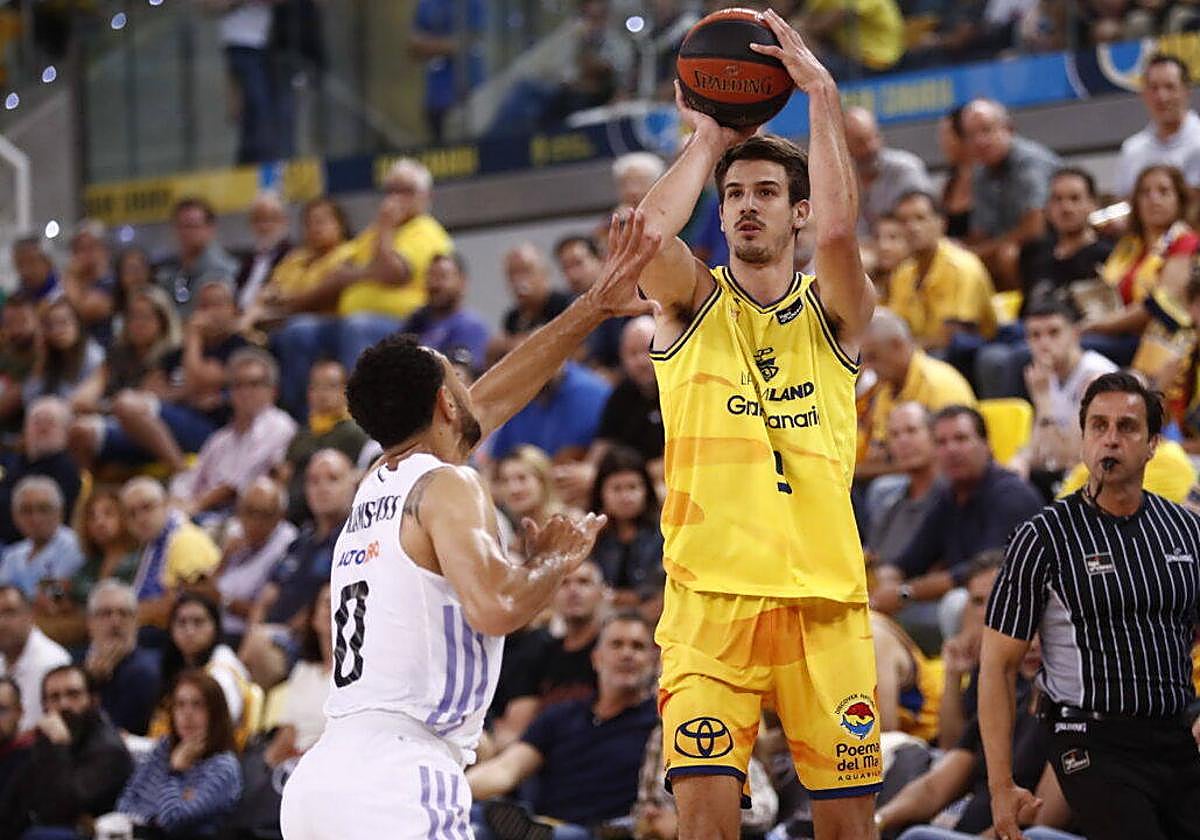 Brussino, la temporada pasada en un partido ante el Real Madrid en el Arena.