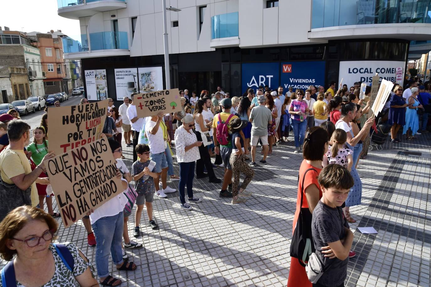 Pancartas, altavoces y mucho ruido en la manifestación de apoyo a Guanarteme