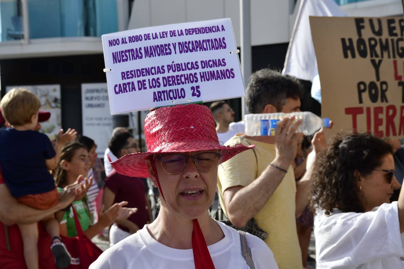 Pancartas, altavoces y mucho ruido en la manifestación de apoyo a Guanarteme