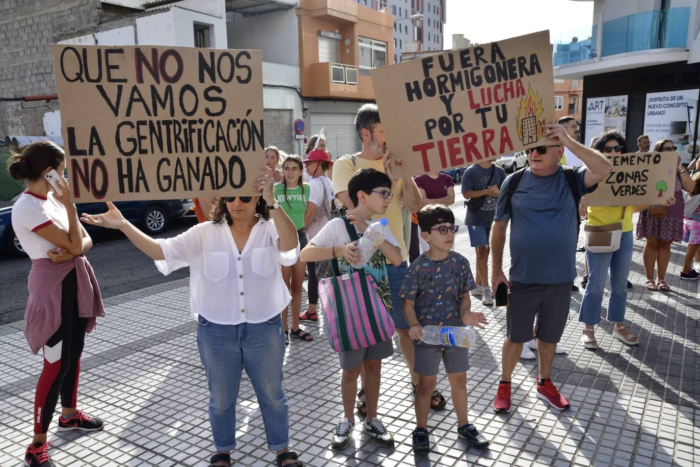 Pancartas, altavoces y mucho ruido en la manifestación de apoyo a Guanarteme