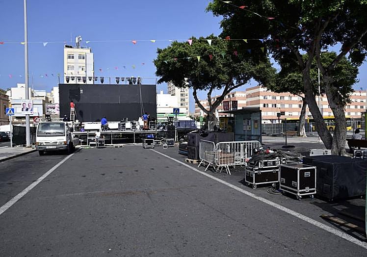 Imagen principal - Trabajos de instalación de la estructura.