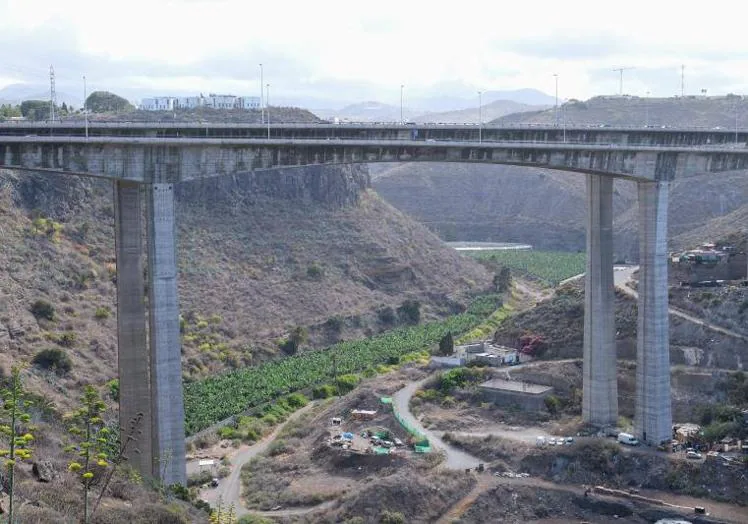 Viaducto de la GC-3 sobre el barranco Guiniguada de la capital.