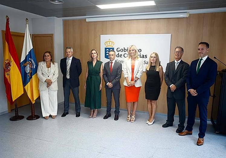 Foto de familia tras el acto de toma de posesión.