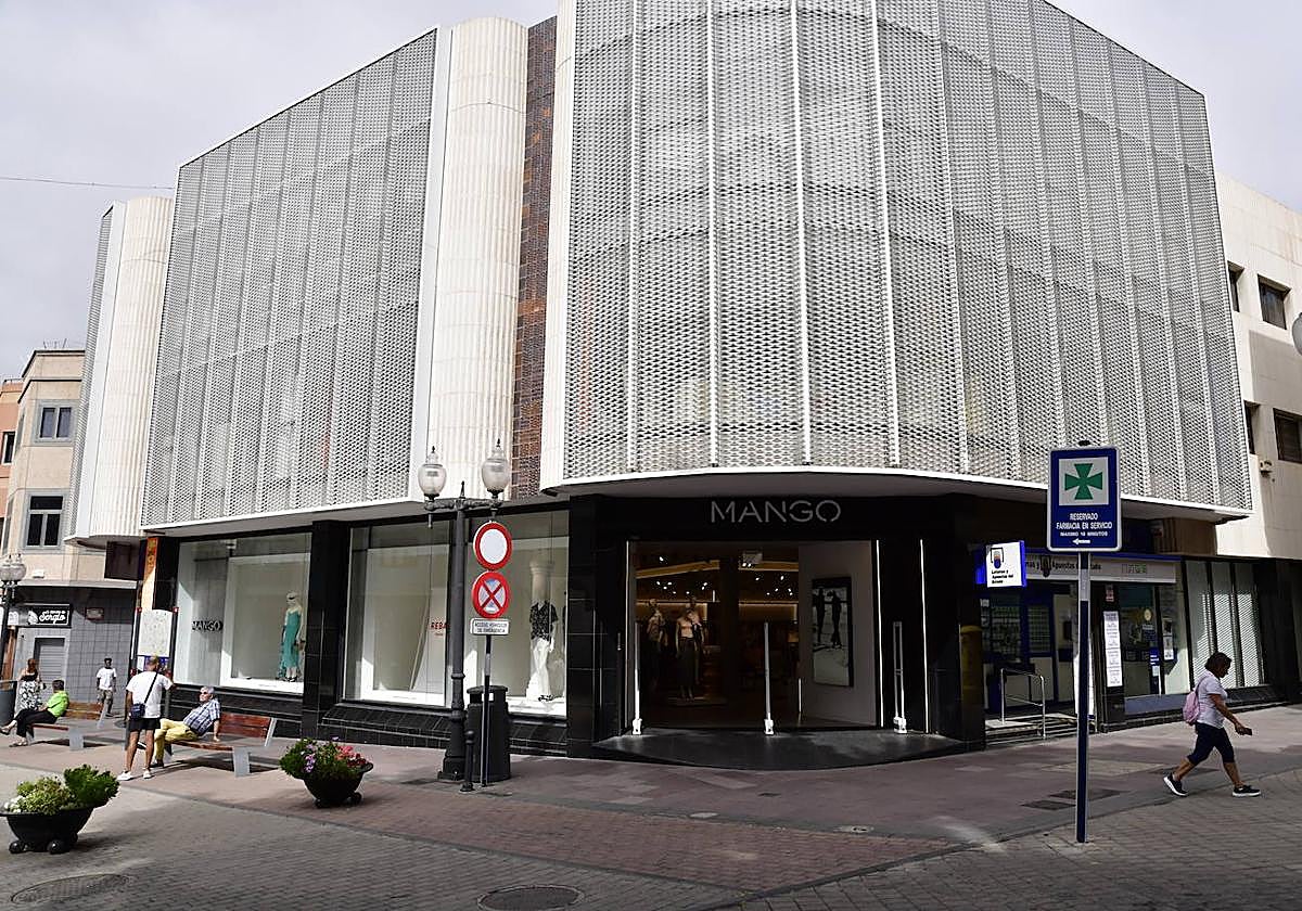Fachada del edificio del que fue Centro Comercial Venancio, en Los Llanos.